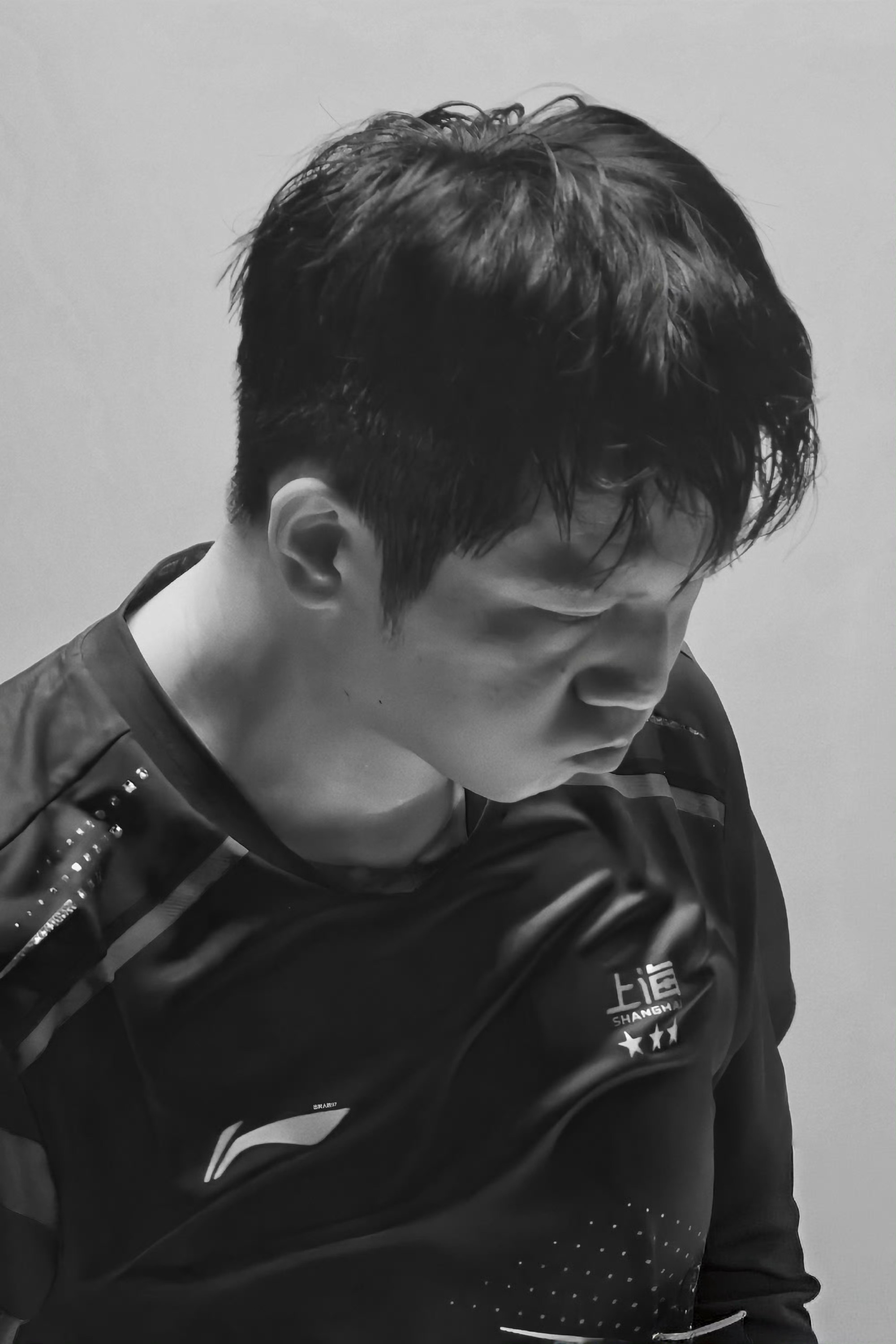 如今竞技赛场，有人赢球就大肆吹嘘，输球便找尽借口甩锅，樊振东的清醒更显珍贵。他从