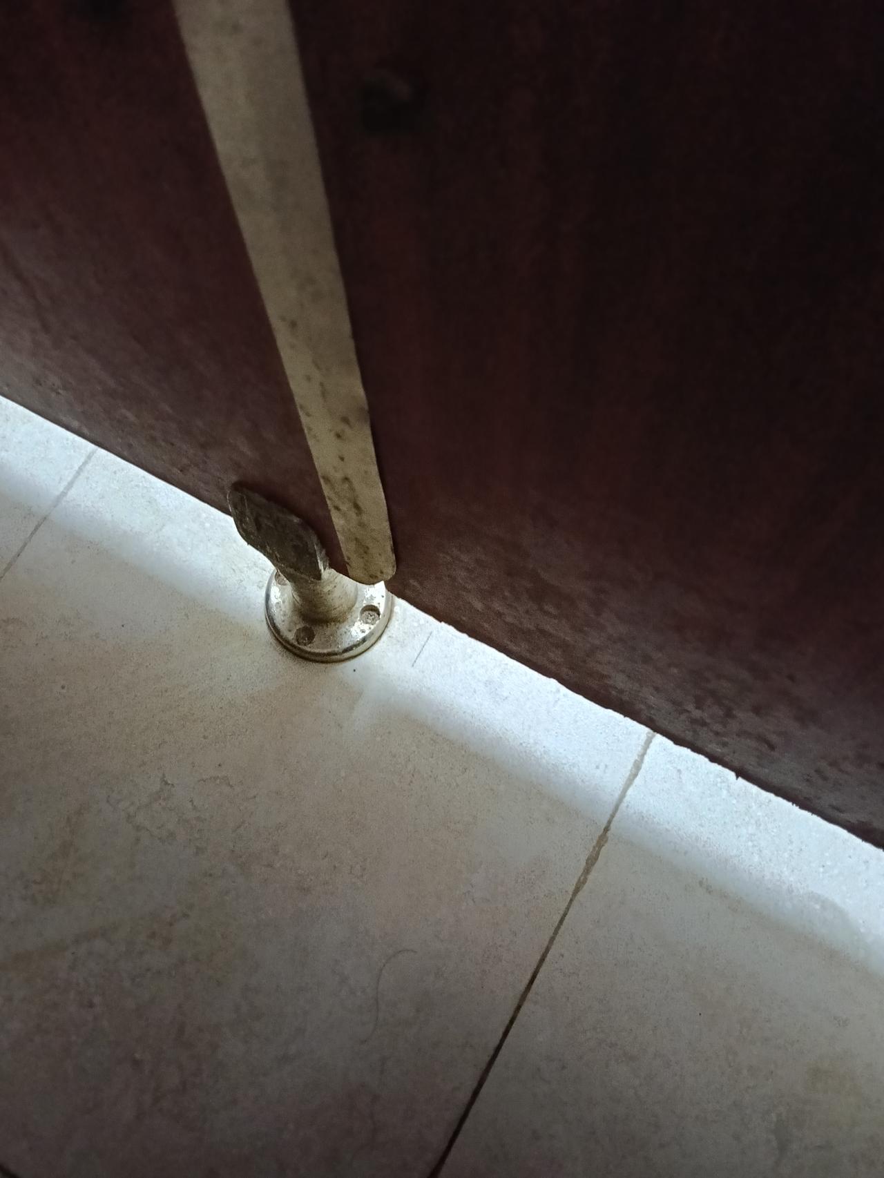 寂静的夜晚，我躲在厕所撰写文案，这几年过的真的好累啊，家里人肯生病，隔三差五的就