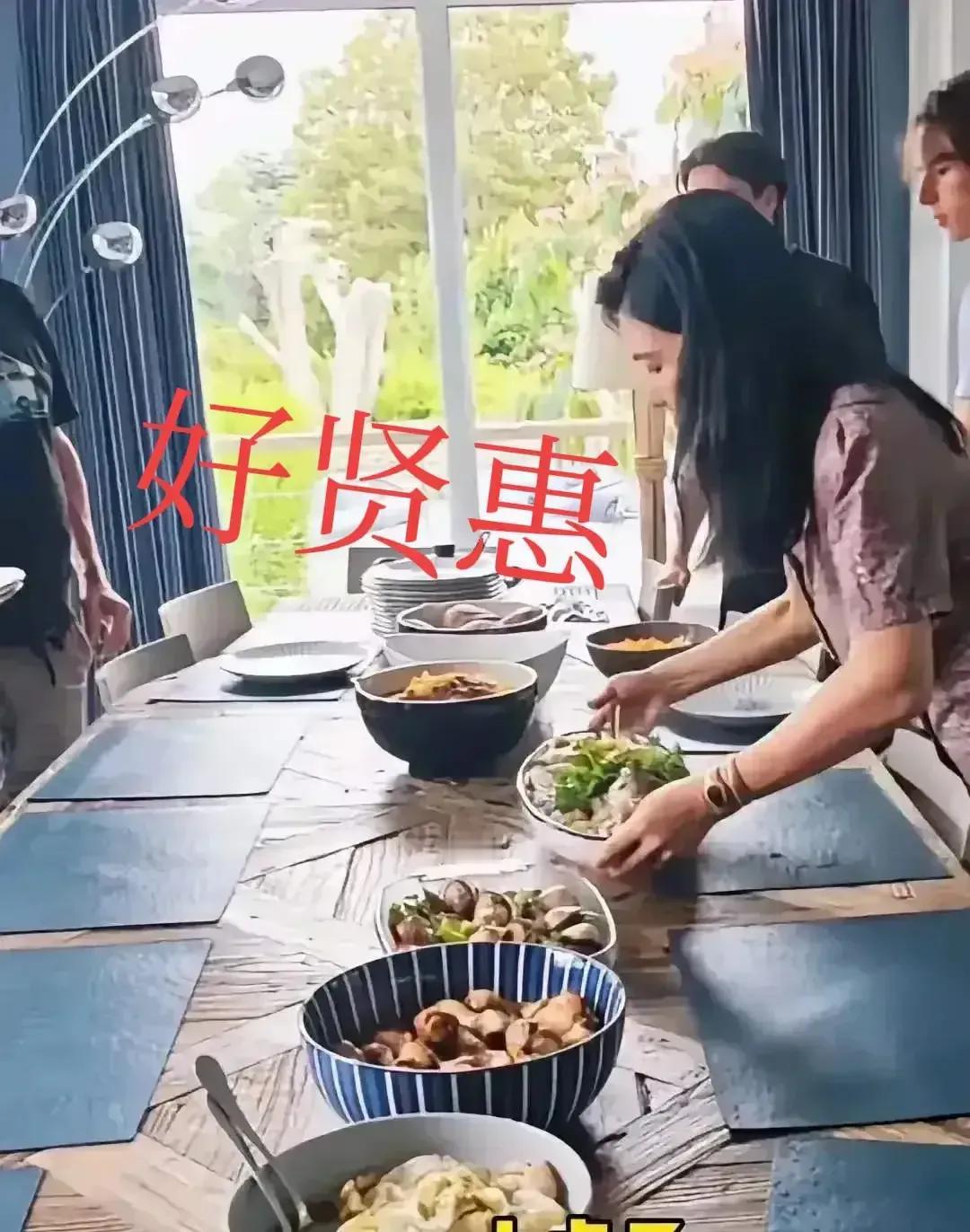 国内是女王，国外是女仆，
国内是女权，出国是贤妻，

国内看不上富豪，出国嫁老师