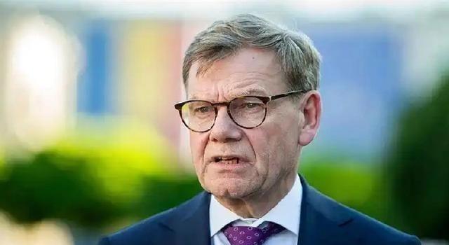 德国媒体《世界报》认为，德国正在全世界眼前沦为一个“可以被轻视的国家”，甚至已成