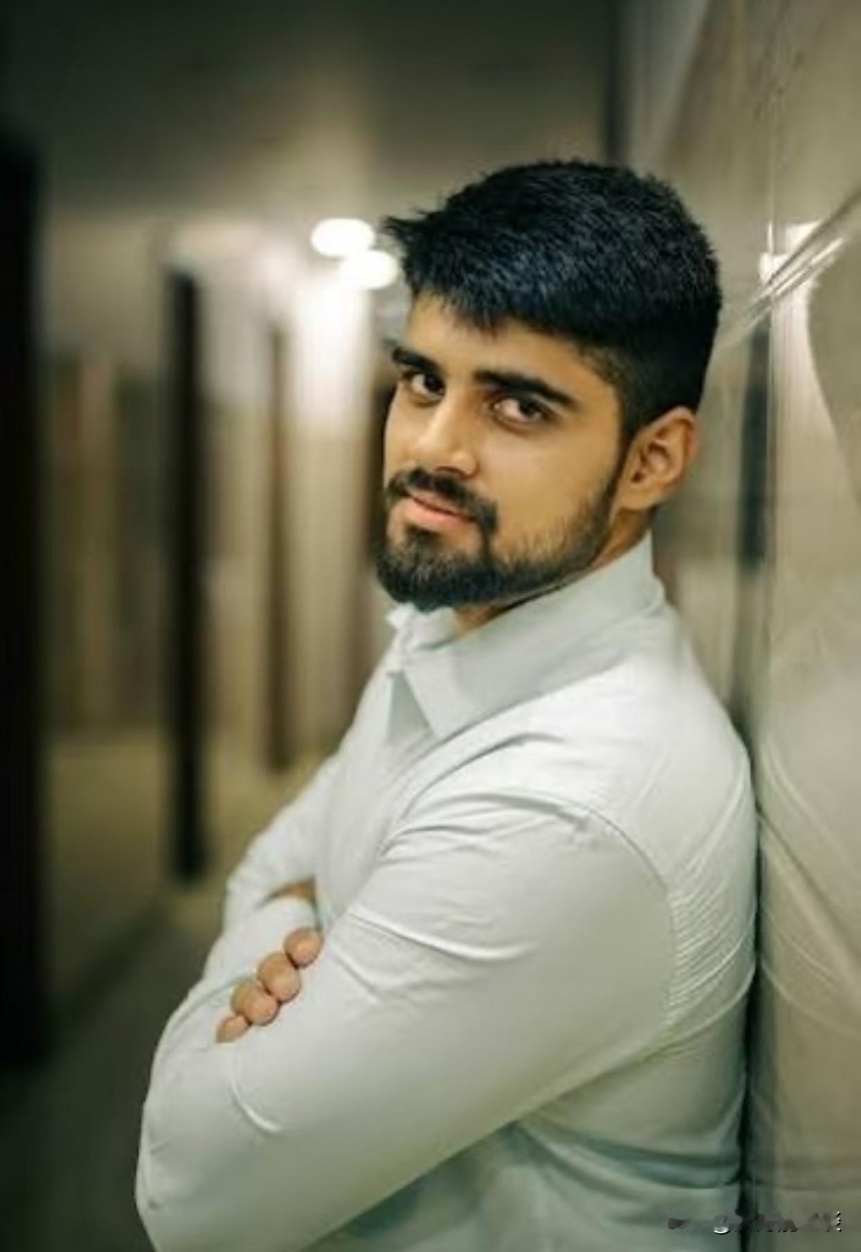 小巴：我要去沙特当保安了
阿三：看家护院的还嘚瑟啥
小巴：我要去卡塔尔了
阿三：