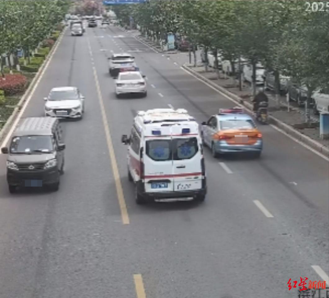 【#9岁女童坠楼交警一路喊话开道送医#！父亲：孩子已脱离生命危险】#女童坠楼1小