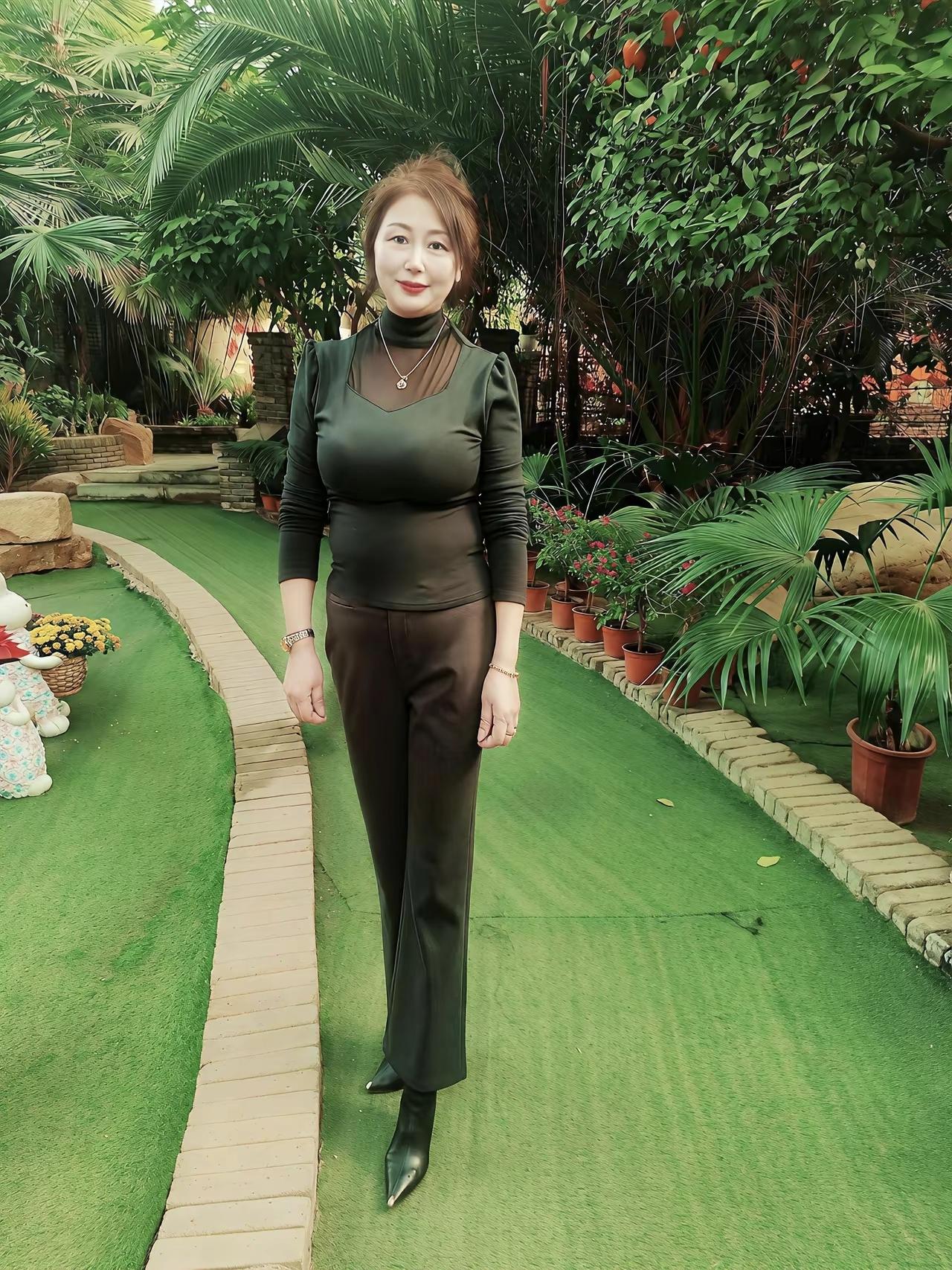 成功没有快车道，幸福没有高速路，一步一个脚印，方能行稳致远。