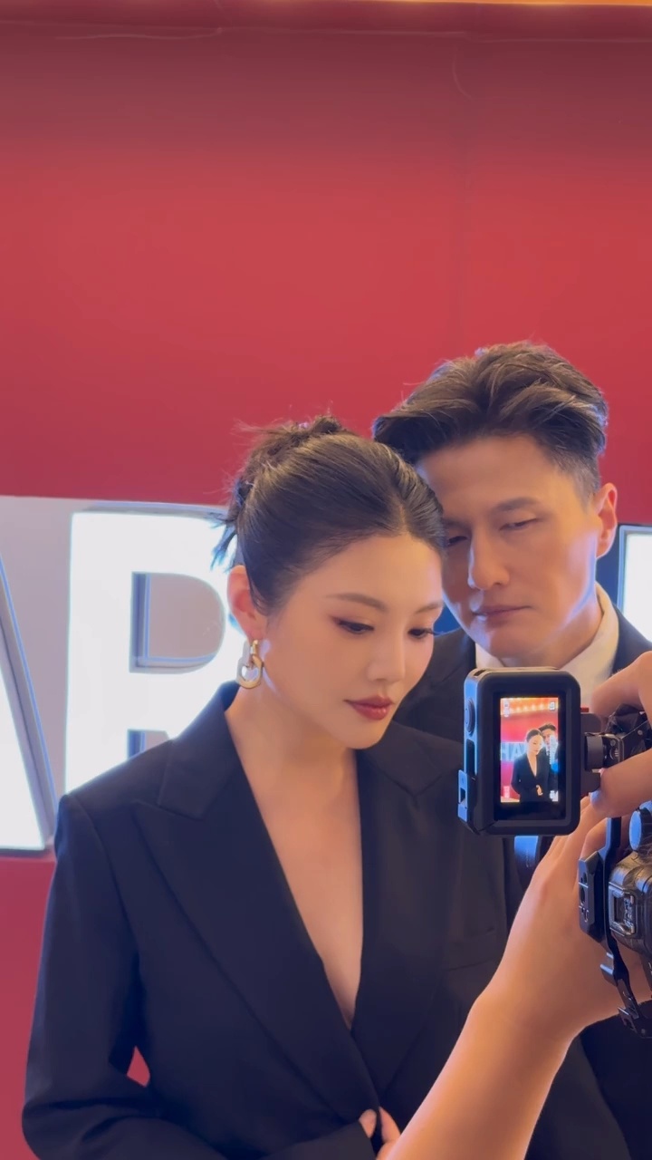 徐冬冬回应大脸盘 现在的审美终于高级起来了！告别低头扎人的同款尖下方，徐冬冬这种