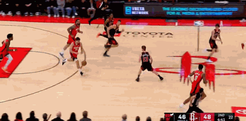 申京随意传球出界！这样打火箭怎么赢？
在今天NBA常规赛火箭对阵红牛的第二节比赛