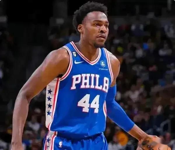 
北京时间7月10日NBA76人队官方宣布:正式匹配替补中锋里德与爵士队达成的一