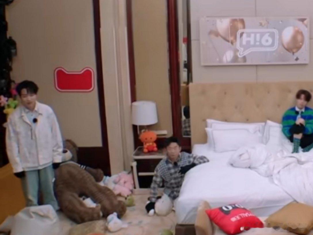 檀健次不语只一味地藏   你好星期六 “黑暗贪吃蛇”环节，檀健次这智慧，简直让人