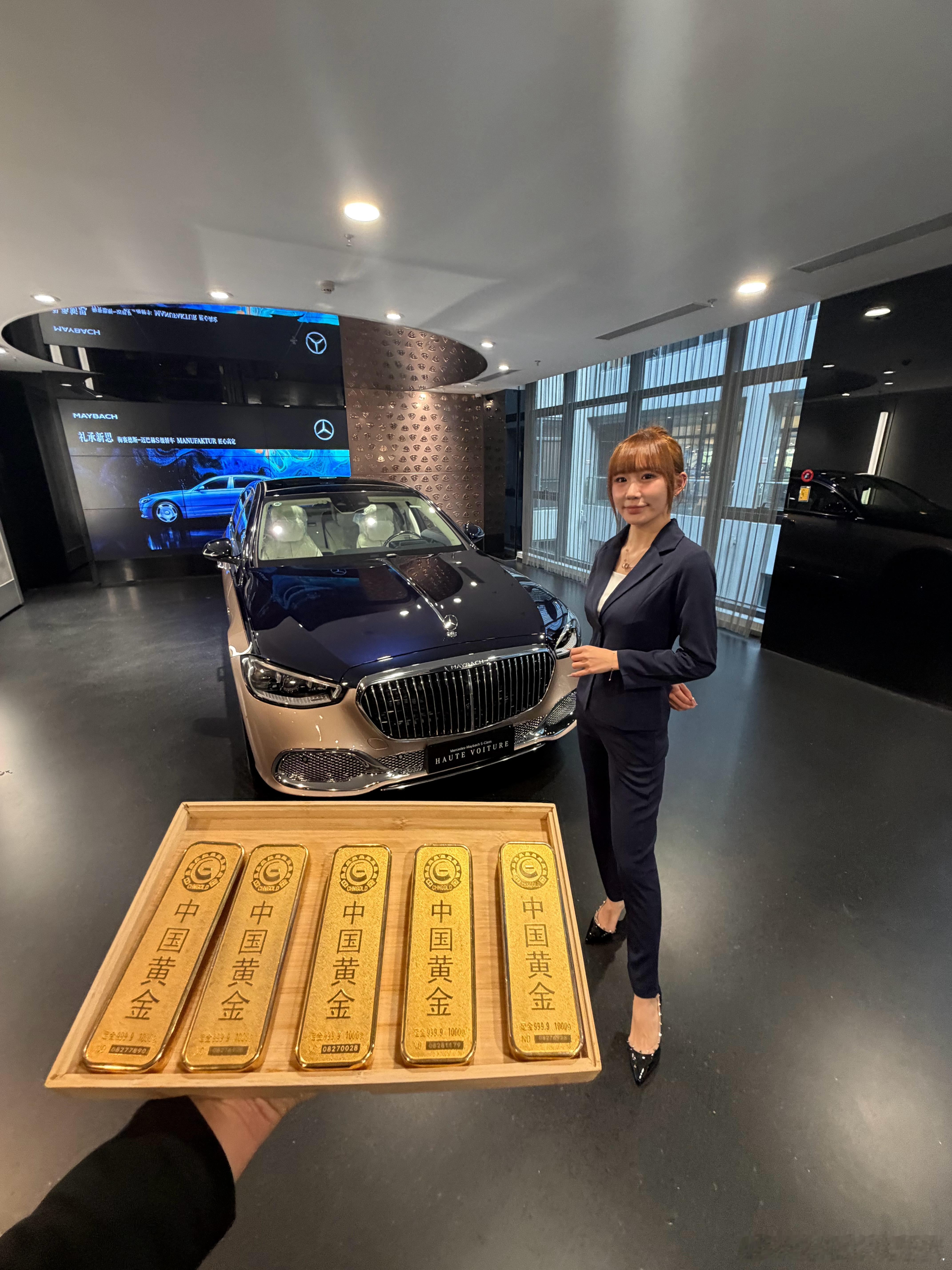 今儿来拍 680W的迈巴赫S680 V12发动机 限定版跟姚老板混一天吃9顿 杭