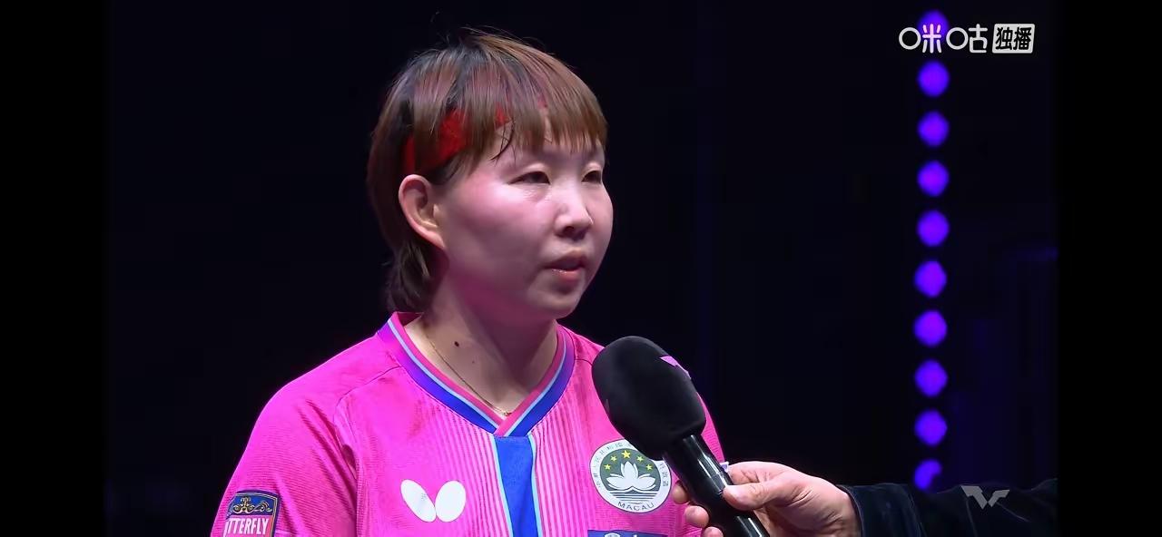 韩莹对阵朱雨玲虽止步首轮，
但打法太亮眼！
作为削球手，
她稳健削球犀利正手攻完