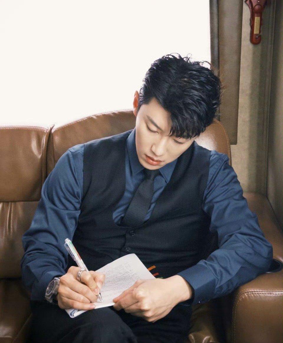 代旭大寒营业哈哈哈哈哈哈裴总都发话了，还愣着干什么呐，多吃别怕长肉。又是被代旭暖