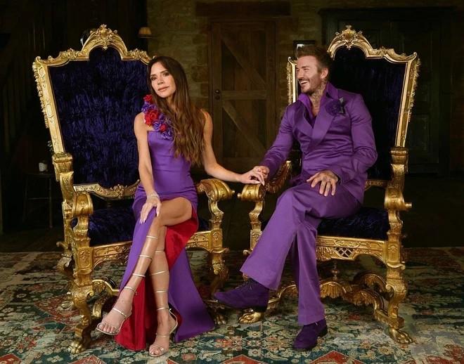 今天，“万人迷”大卫·贝克汉姆和妻子维多利亚·贝克汉姆迎来了他们结婚25周年的纪