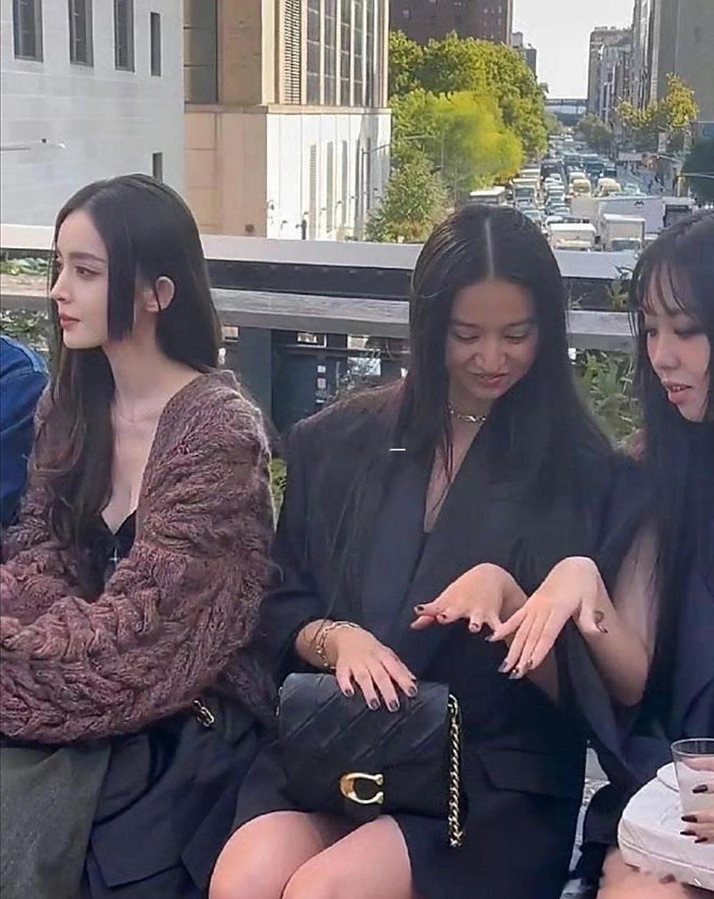 脸的大小在绝对的美貌面前不值一提 