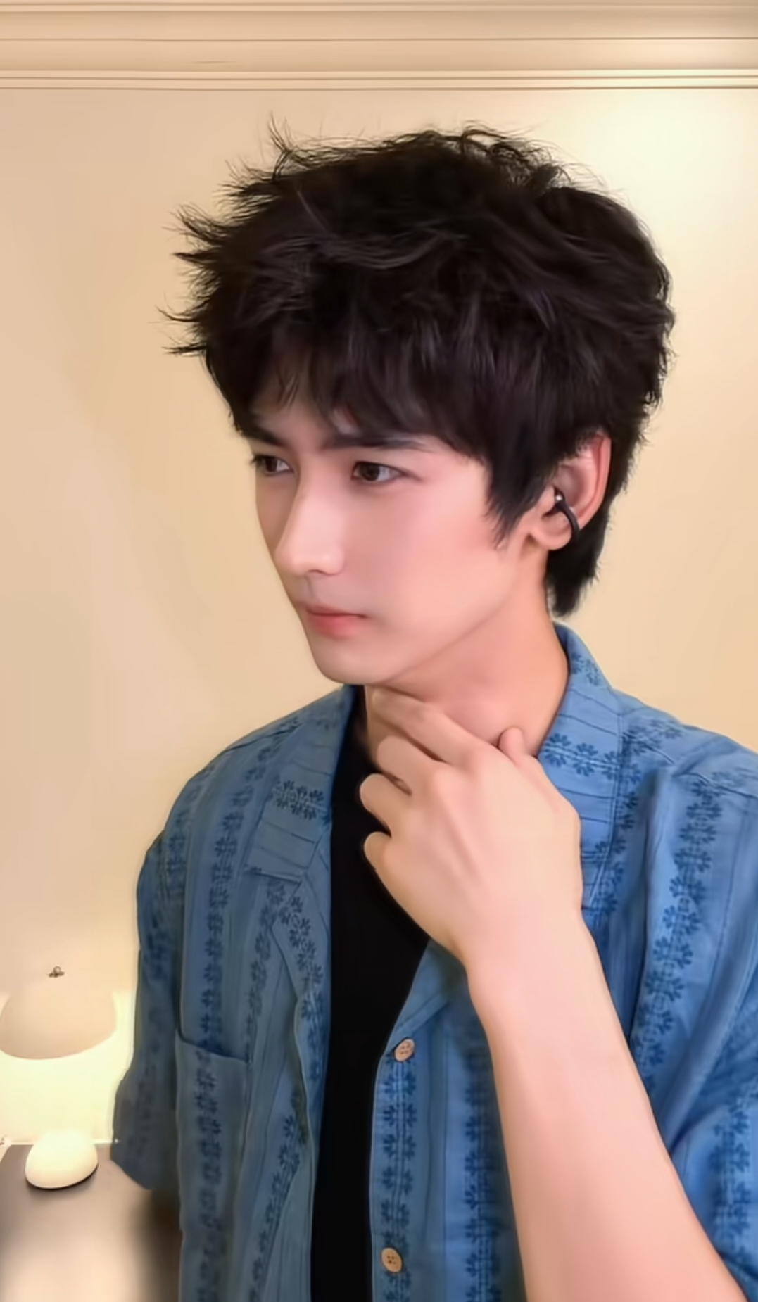 谁给他调的美颜参数，拍成拉子了