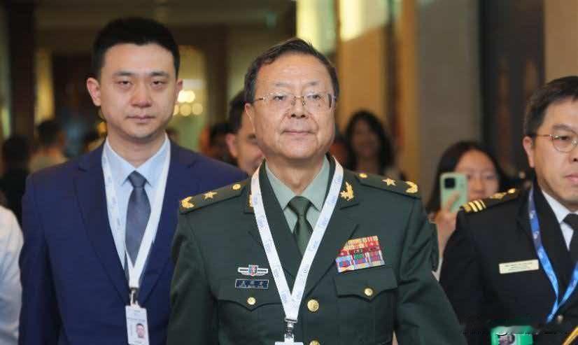 在本届新加坡香格里拉香会上，一张空置的席位，直接戳破了美日两国的各自盘算。一场晚