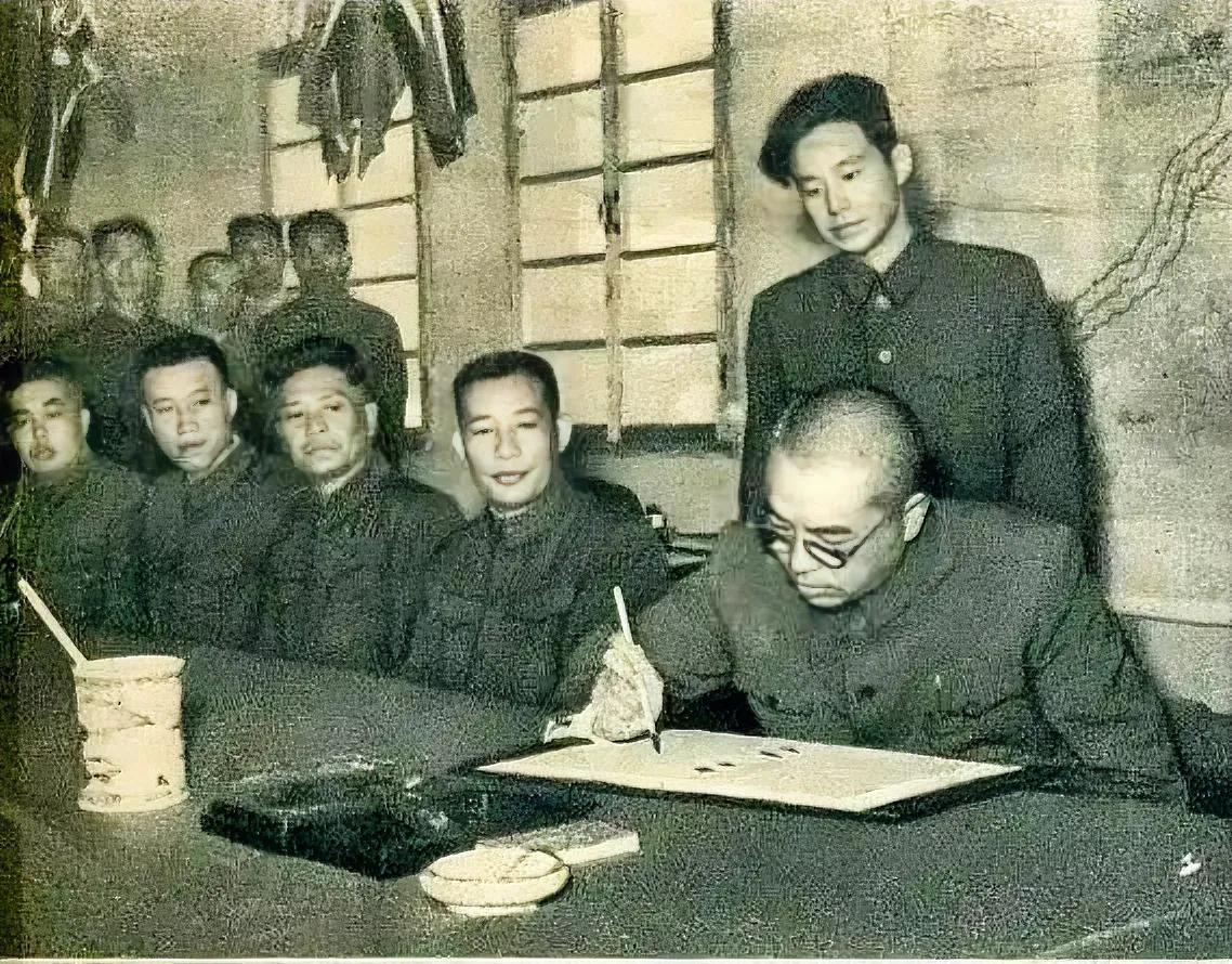 1953年7月27日10点，中国、朝鲜和美国（以“联合国军”的名义）在板门店非军