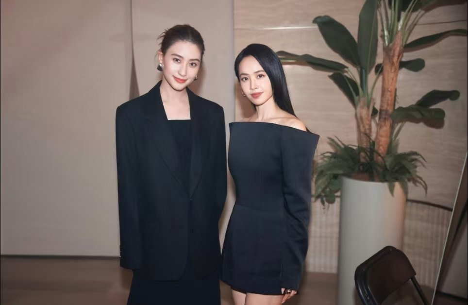 何超莲晒和蔡依林合照蔡依林何超莲合照何超莲晒和蔡依林合照啦 