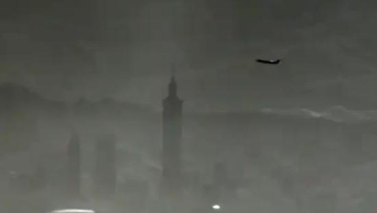 今日东部战区开展“正义使命-2025”演习，央视《新闻联播》晚间播出的演习画面里