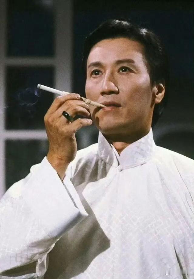 谢贤走了，回头看他这89年，实打实潇洒痛快，人间福气尽数尝遍。少年入行便是港圈顶