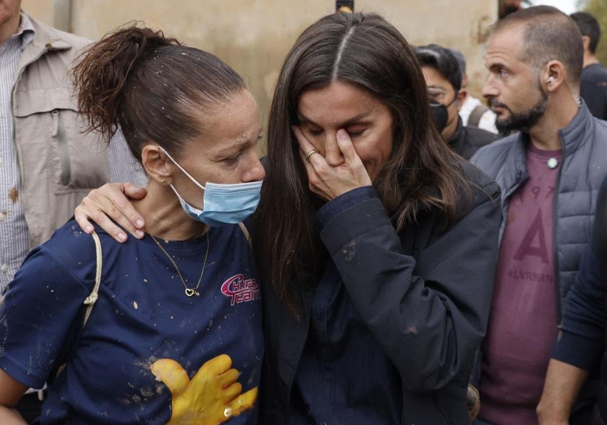 西班牙王室[超话] 去年扔泥巴，今年有了花[鲜花] ​​​