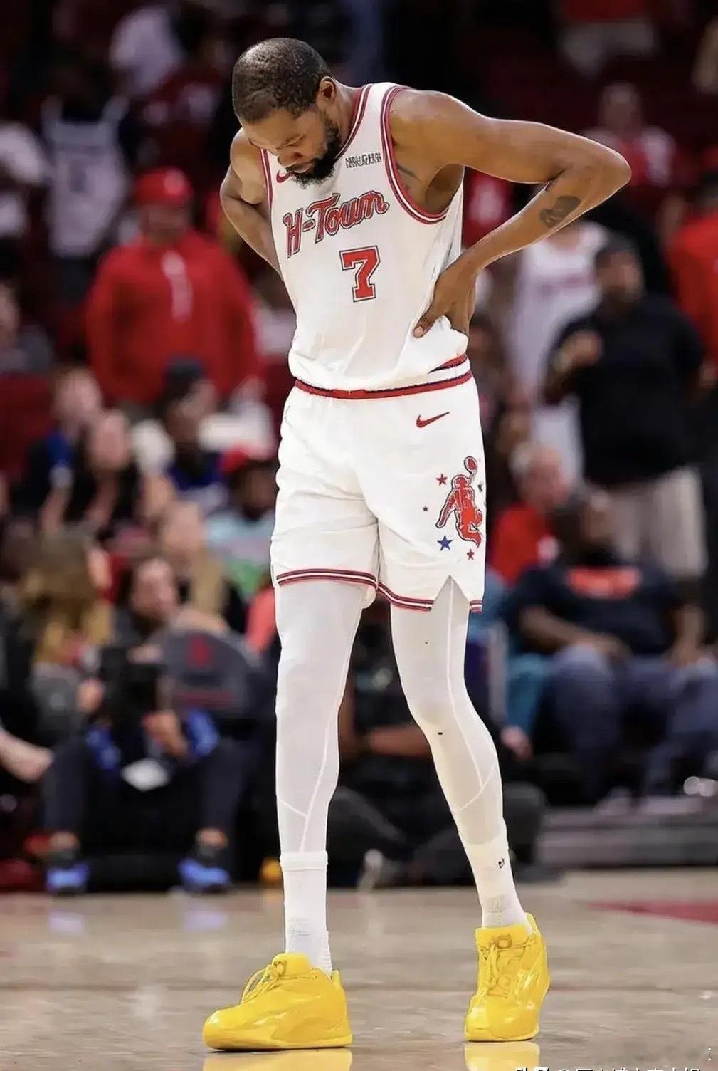 真有这么离谱的事？一支NBA球队，竟然连个说了算的人都没有？听起来像笑话，但这几