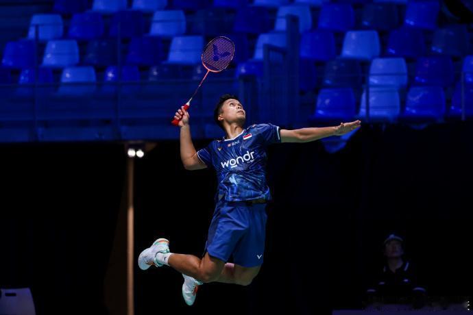 2026印尼羽毛球大师赛男单1/8决赛开赛前，赛场传来突发消息：印尼本土名将金廷