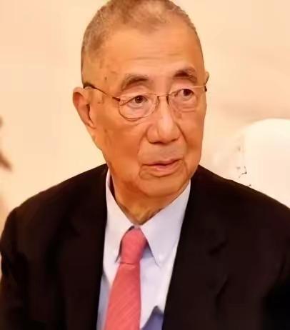 诺贝尔奖颁奖礼上，有人敢拦着华人科学家说母语？
 
美籍华裔的丁肇中，凭硬实力拿