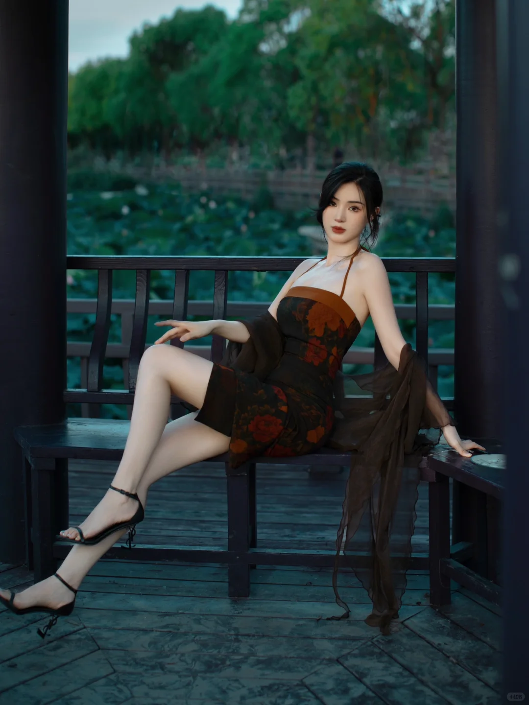 “云想衣裳花想容”