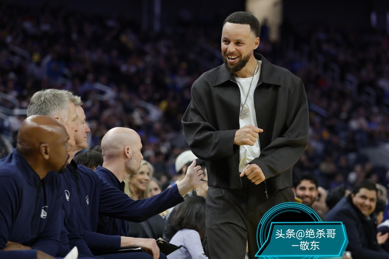 库里伤情最新消息：十天后复查跑步🏃膝。
金州勇士官宣库里将在缺席5场比赛。十天