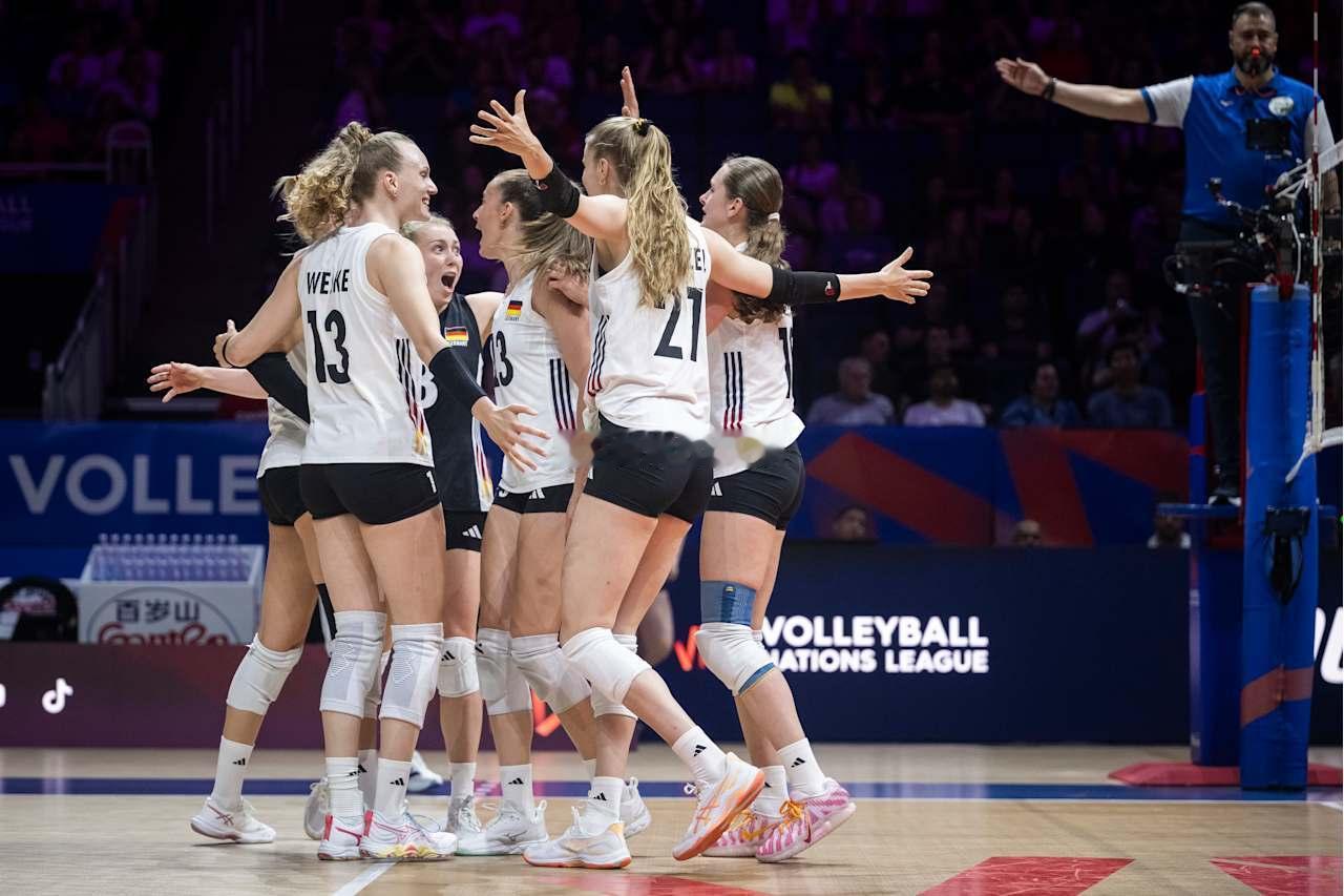 2026年世界女排联赛加拿大魁北克站加拿大女排vs德国女排第三局：18-25大比