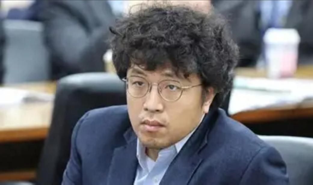 台北最近有个叫沈伯洋的政客接受采访时大放厥词，说“中国对我来说就是外国”，还说什