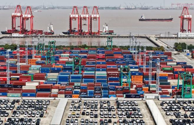 美国媒体刊文称，中国在确保能源安全的战略下，近十年来发起了风能、太阳能和水电等可