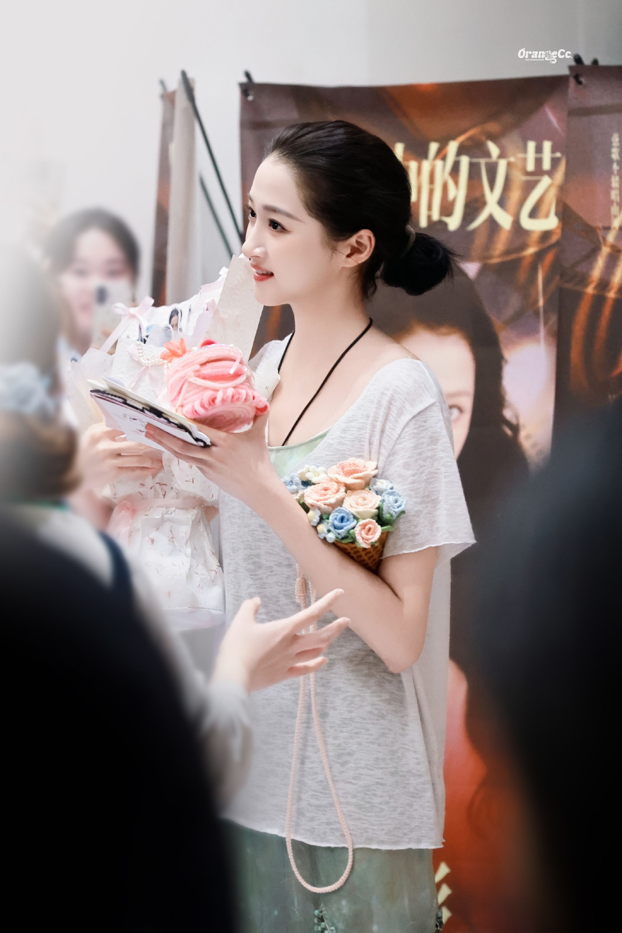 关晓彤[超话] gxt关晓彤生逢其时gxt关晓彤齐时“我以浪漫起笔，续写你这漫长