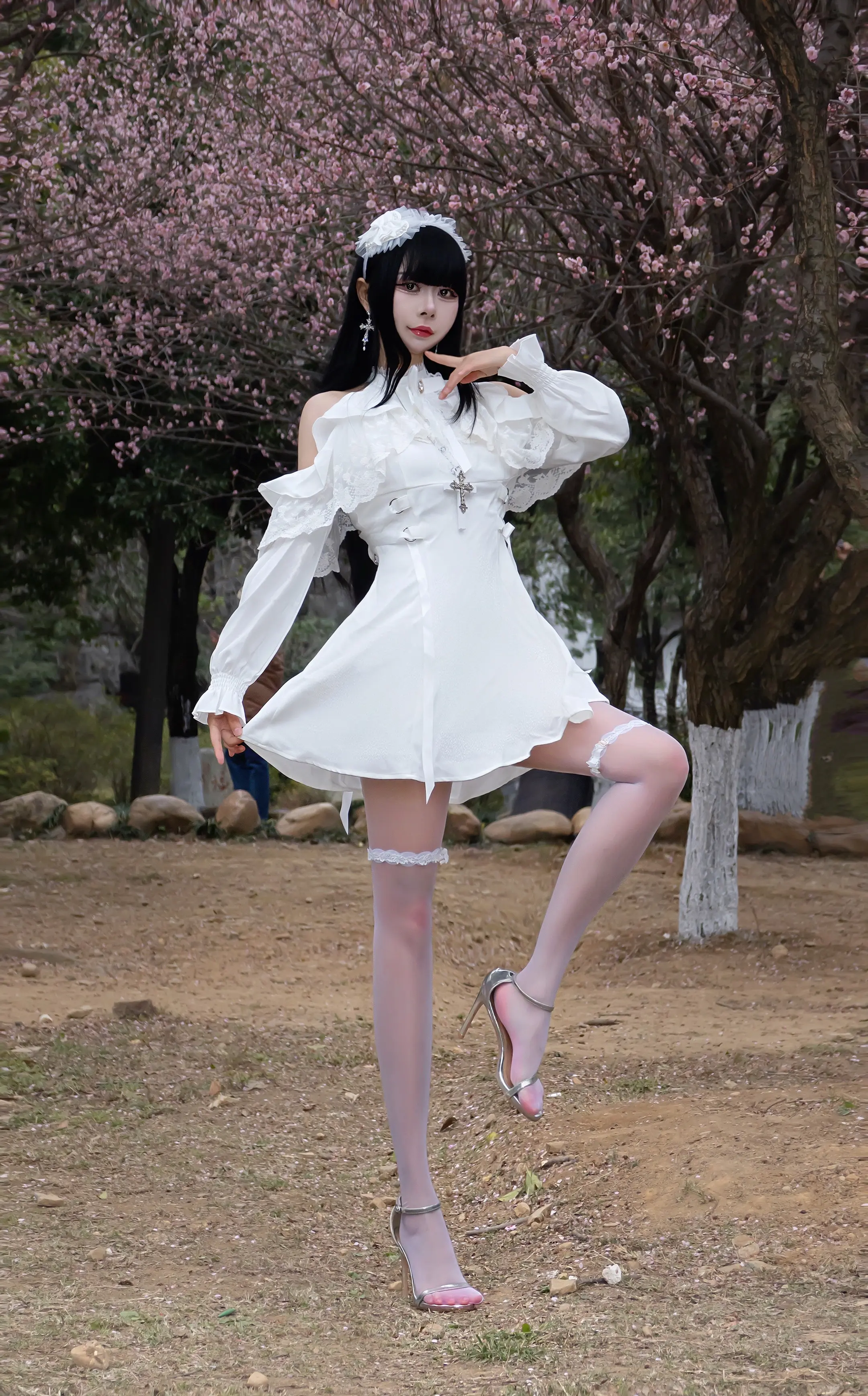 一根伪装成红线的荆棘把我们缠的好紧