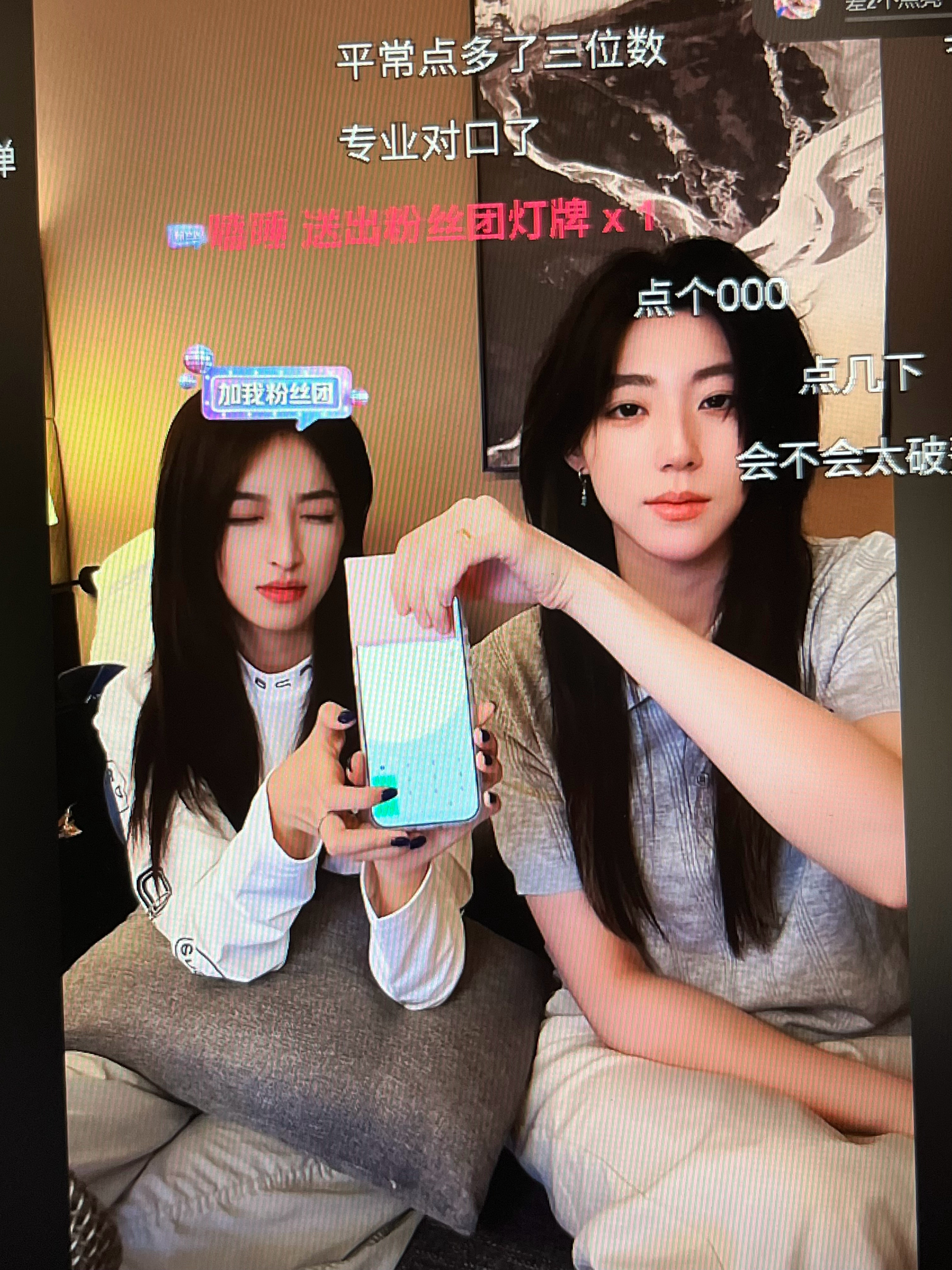 两位都有妻室也不妨碍这两张脸真的很配 就磕一口 