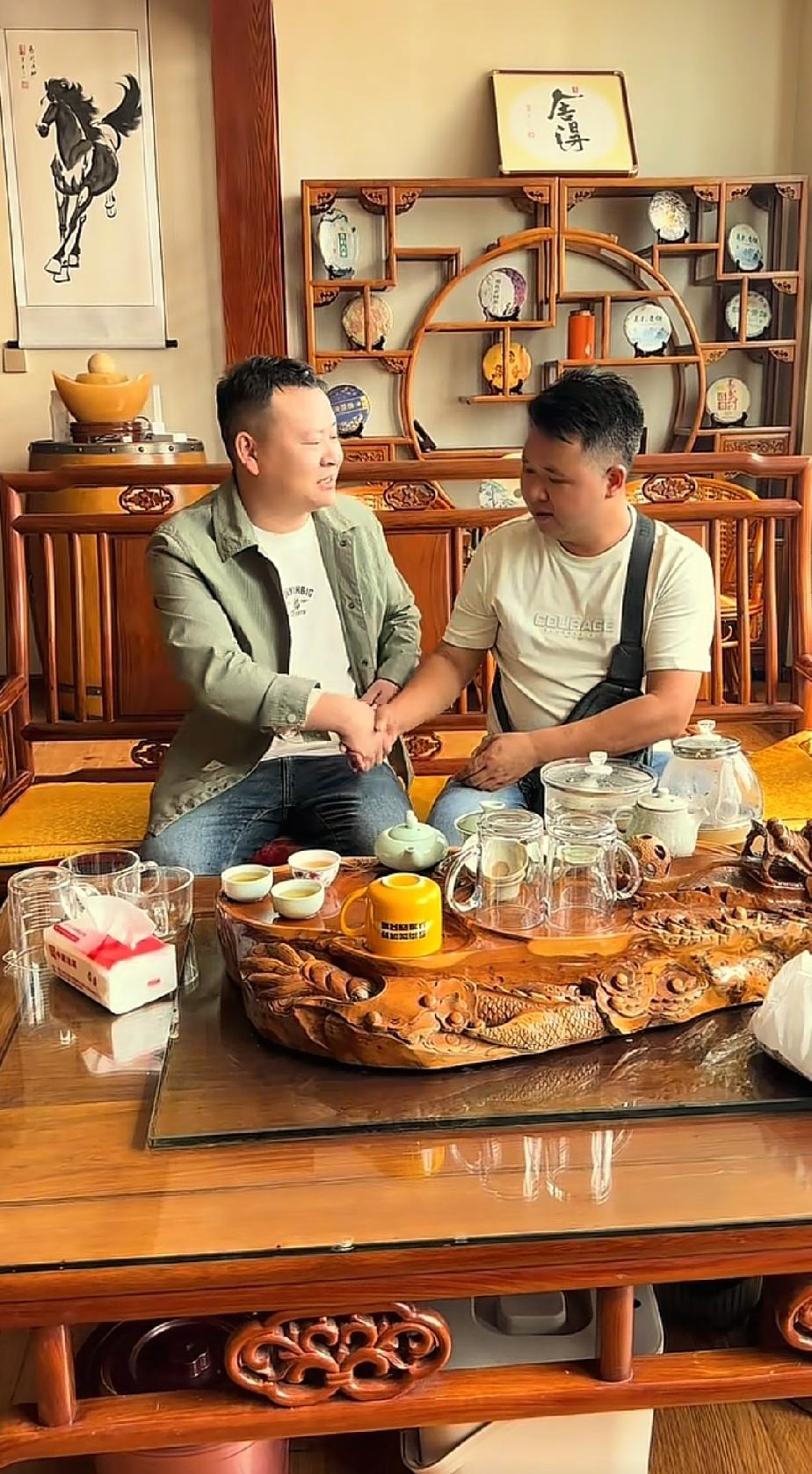 二蛋远赴云南讨债，兄弟当场转2万还带他吃喝游玩，这趟太值了

二蛋专程来到云南，