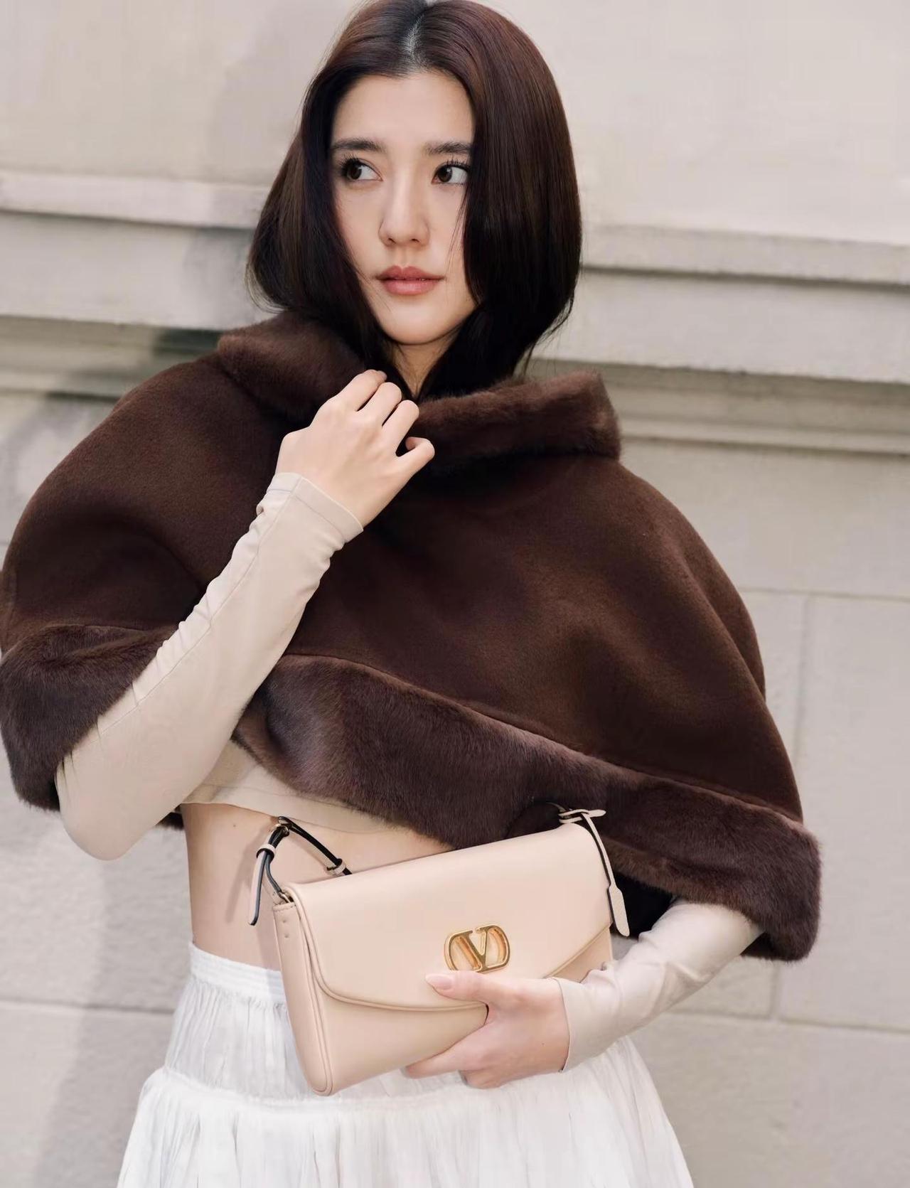 冬至快乐❄️吴千语 今天穿什么 穿搭 包包