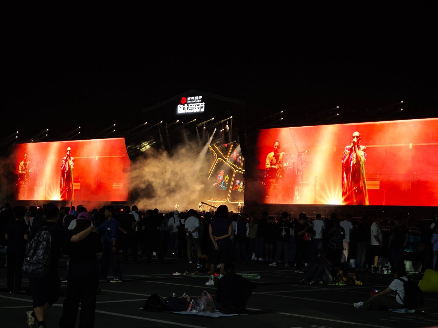 在东北听音乐节，怎么能少的了二手玫瑰  ​​​