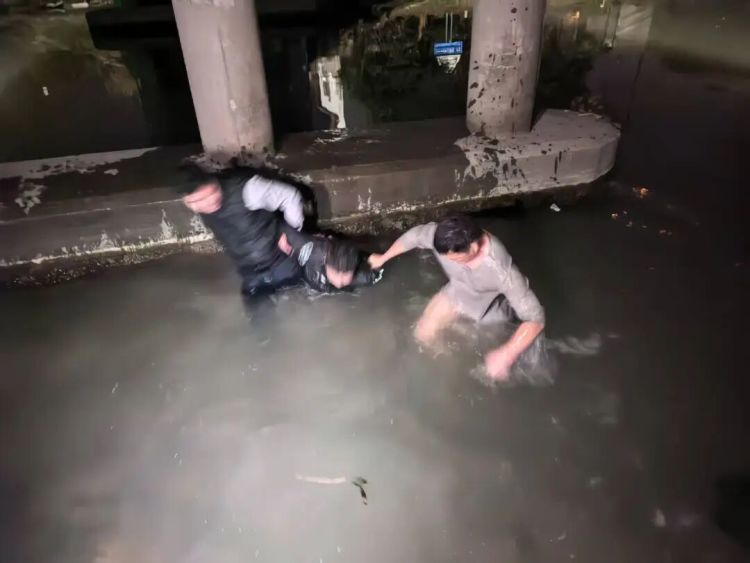 窗户防范失误!小偷入室盗窃后逃逸被警方擒拿