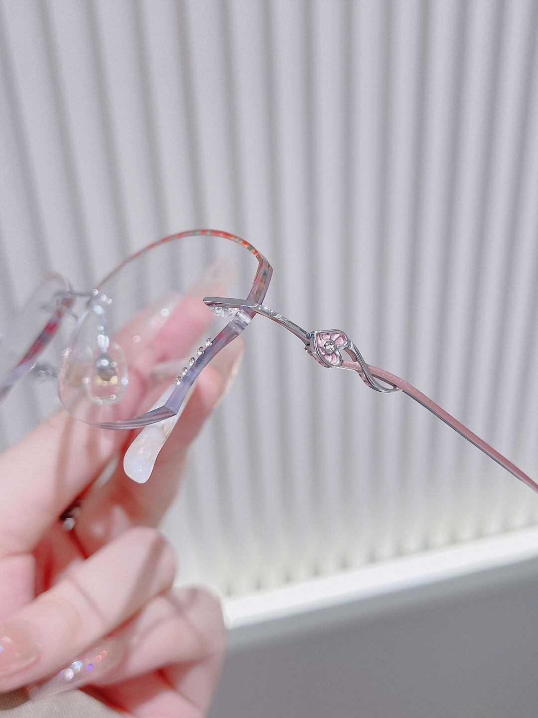 被这副【素希】法老公主无框眼镜惊艳到了，它真的把“纯欲风”和高级感融合得太好了。