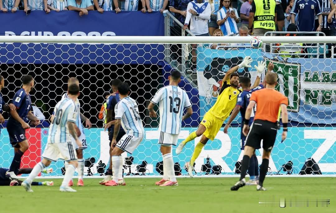 尽管佛得角最终在世界杯32强赛加时以2比3不敌阿根廷，无缘晋级16强，但40岁的