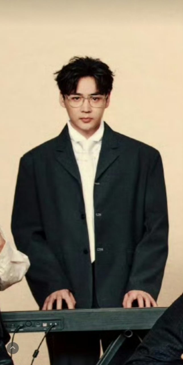 王广你真这么帅吗喜人奇妙夜 王广你帅得有点超标了吧！这还是那个傻弟弟吗？直接变身