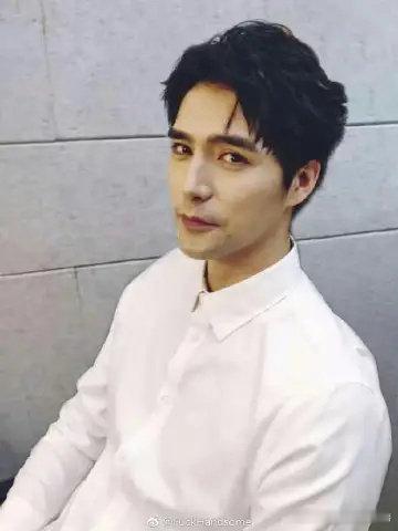 曝阿云嘎歌手帮唱张碧晨阿云嘎歌手帮唱 阿云嘎的美声底蕴为舞台增添恢弘质感，张碧晨