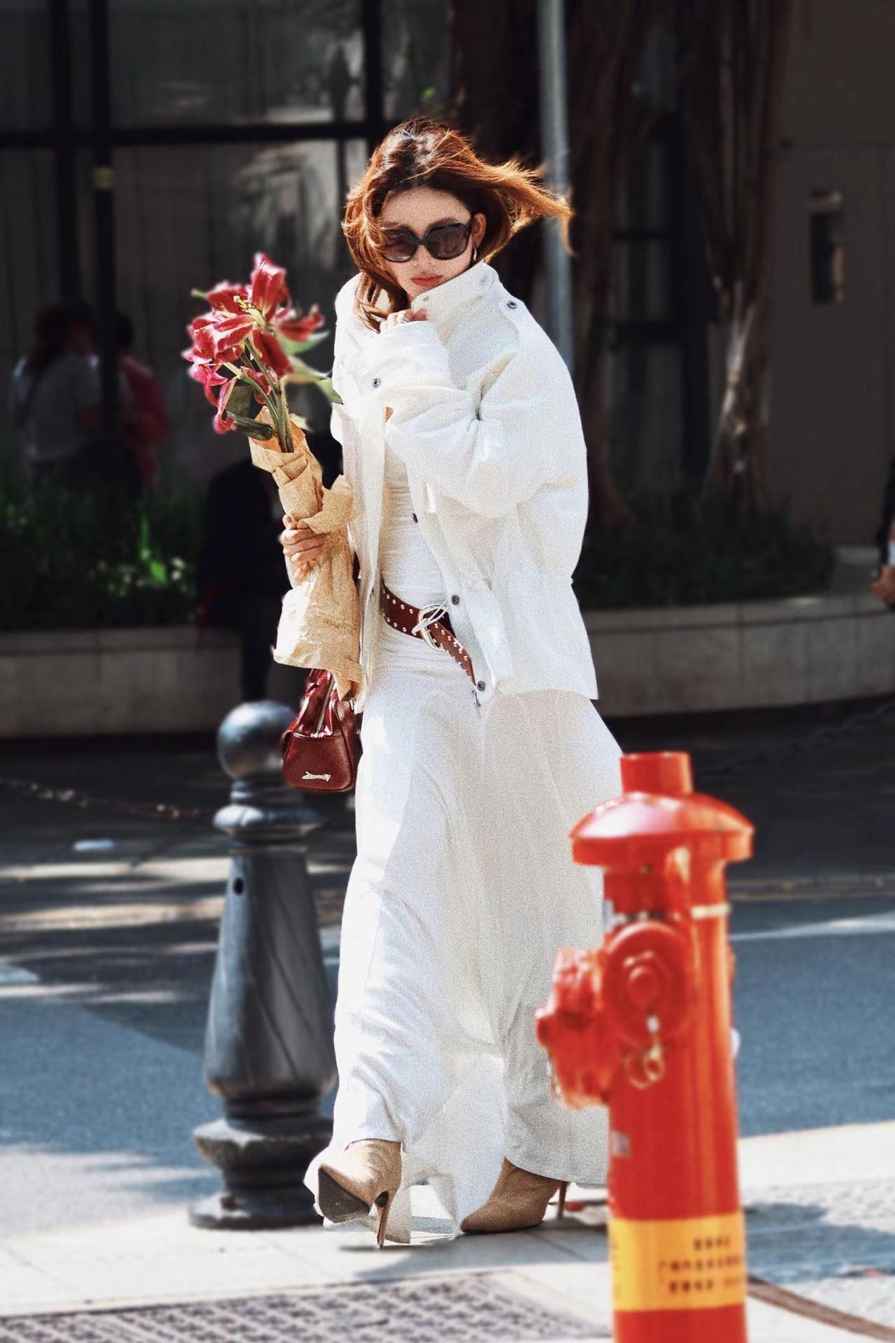 “捧花见面永远超级浪漫”大女主穿搭 法式穿搭