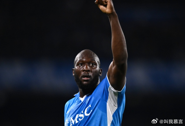 据全市场网报道称，卢卡库的高薪让那不勒斯很难出售他，他的税前年薪达到800万欧。