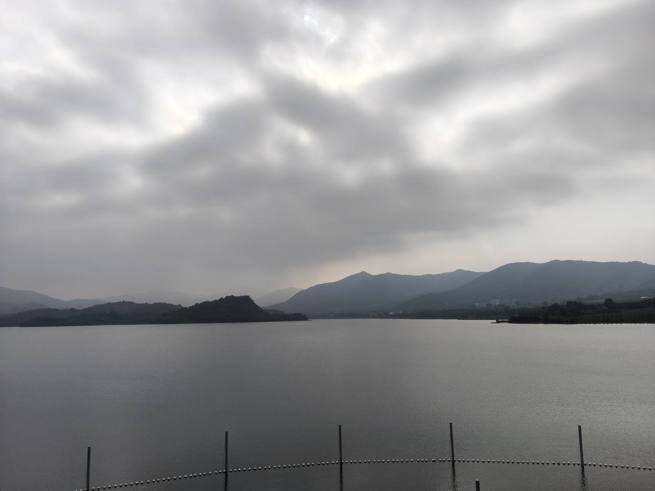 头条为何如此极端？
那里面的文章微头条全是观点对立，标题夸大，各种质疑，挖墙，就