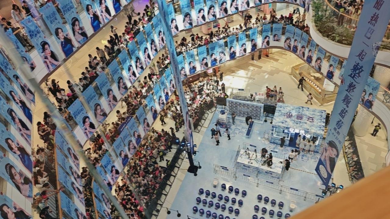 四面八方皆是人 