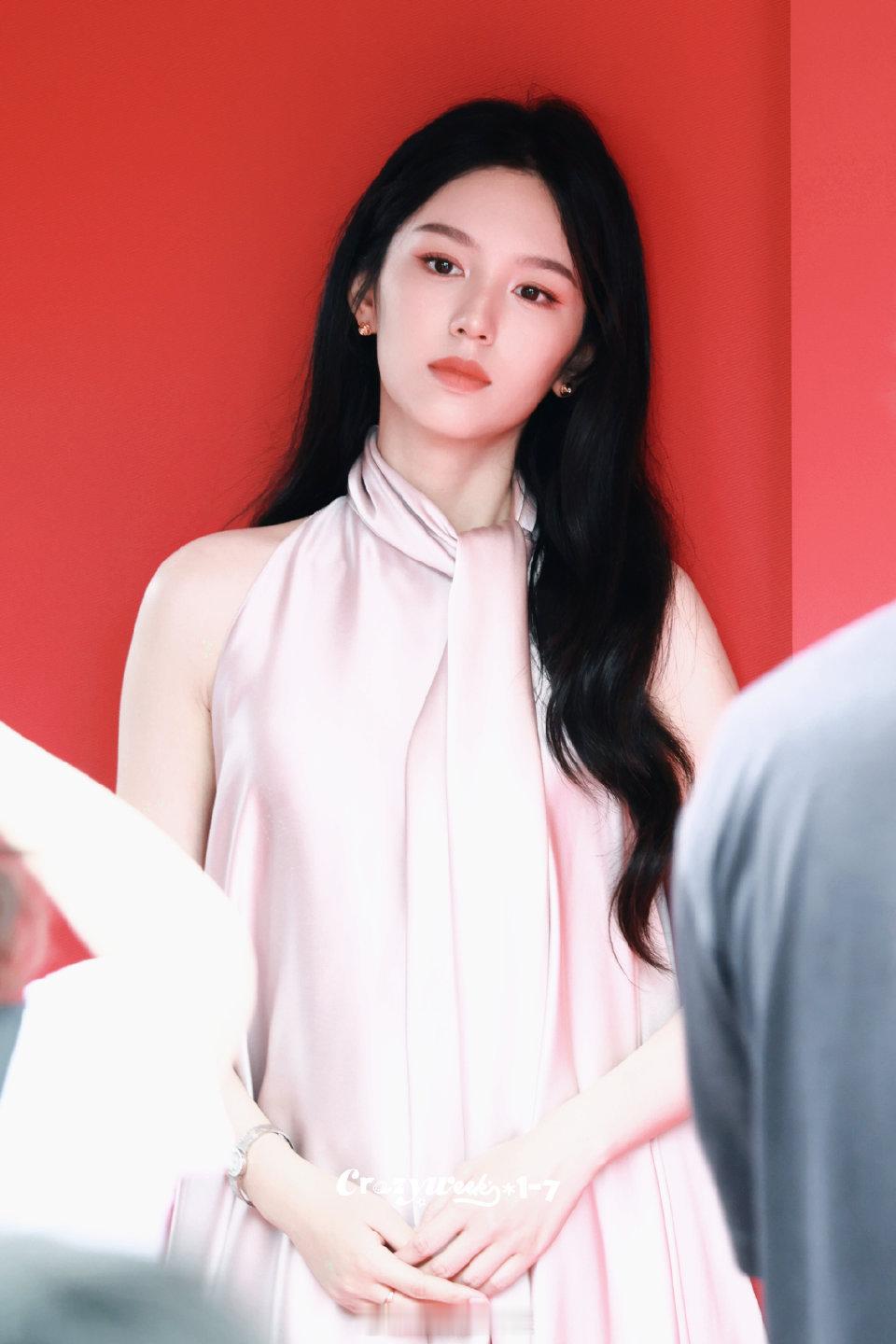 派酱安利 周也美成这样在审判什么 天啊！女神你能不能轻点美！被此女的颜值狠狠冲击
