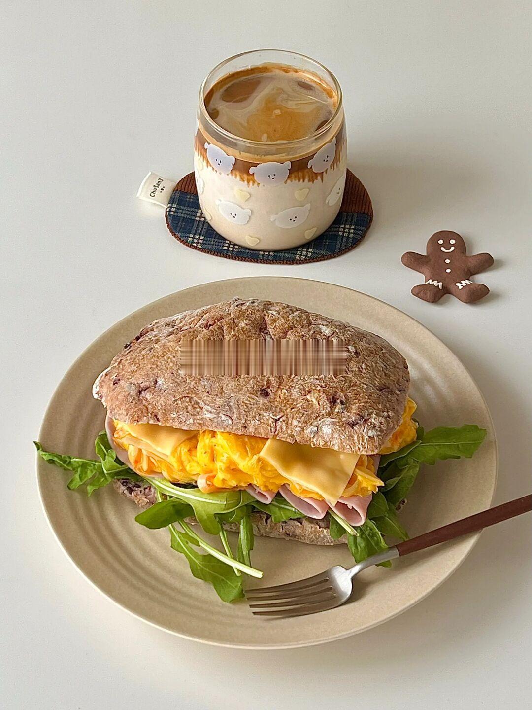 早餐｜芝士火腿蟹柳滑蛋🍳恰巴塔三明治🥪