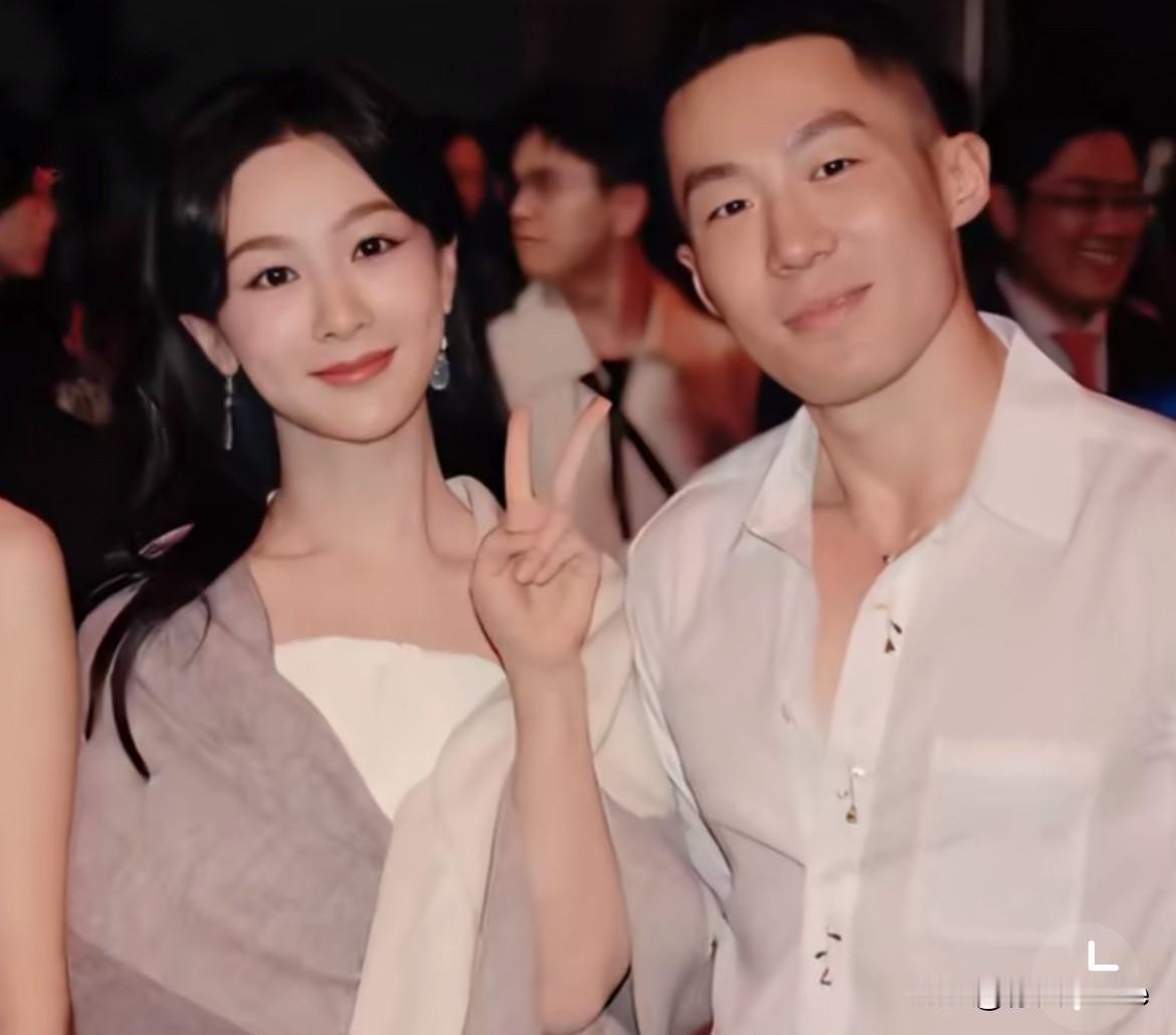 9月27日，大雷签约鞠婧祎引杨紫粉丝不满，大雷作为业内知名且有一定实力及知名度的