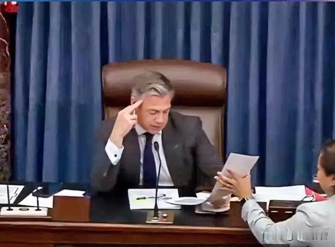 突发‼️国会反手锁死白宫🔥中东战争彻底刹车
 
现实太扎心！美伊缓和刚露苗头，